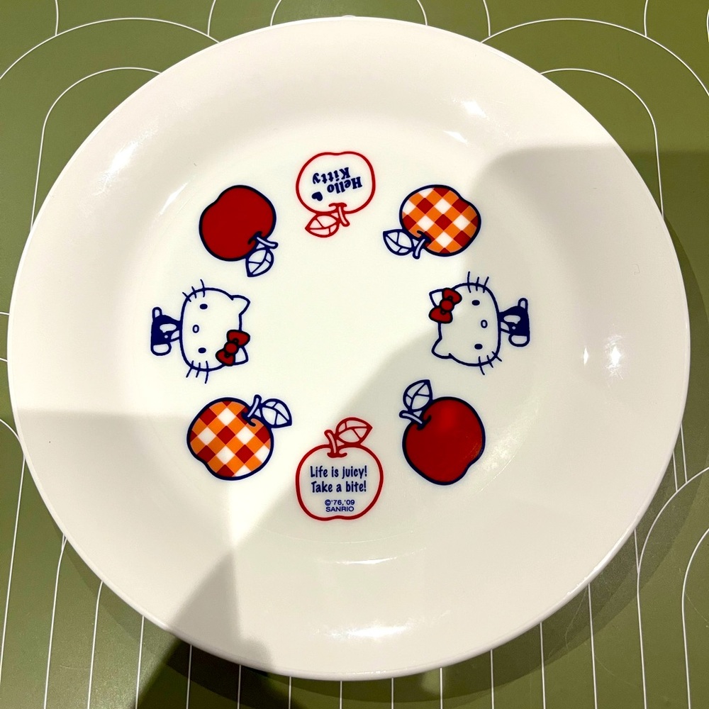 Hello Kitty Japan Sanrio Plate Dish Plastic Tray Picnic Pretend Play Juicy Apple